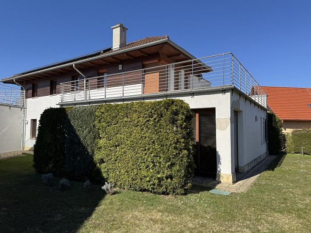 Elad� h�z - �r�m