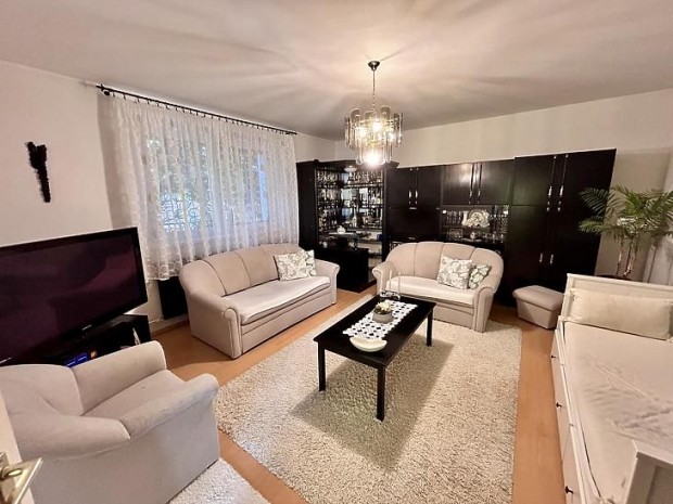 Elad� h�z - V�c