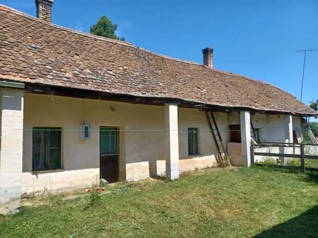 Elad� h�z bakonyszentl�szl�n