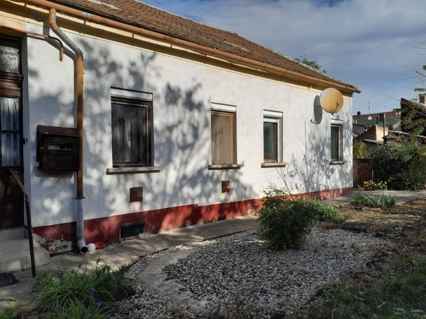 Elad� h�zr�sz Szombathelyen