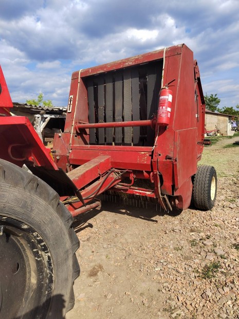Eladó hesston m1300 bálázó 