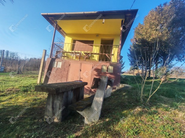 Elad� h�tv�gi h�zas nyaral� panor�m�val Becsehelyen