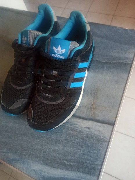 Elad hibtlan llapot adidas sportcip!