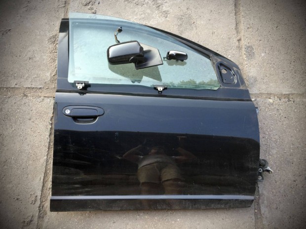 Eladó hibátlan metál fekete Toyota Yaris I-es ajtó, tükör üveg . Bp-en