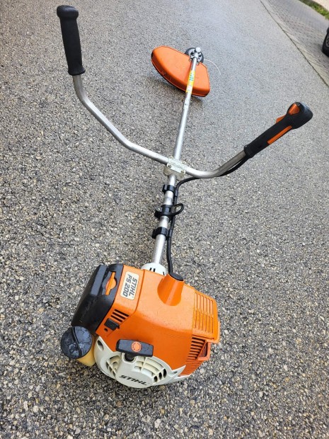 Eladó hibátlan működéssel egy stihl fs 200 tipusú fűkasza!