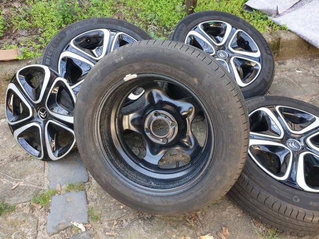 Elad� hib�tlan strukt�r 16" felni, �jszer� 2023-as Michelin gumikkal