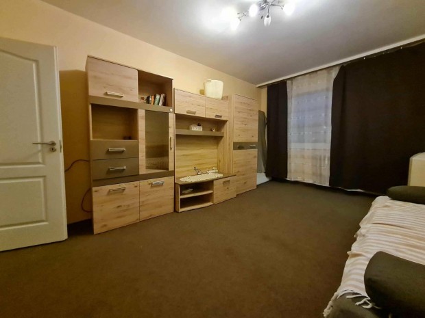 Elad� h�dmez�v�s�rhelyi lak�s