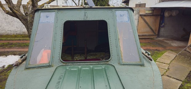 Elad� horg�szcs�nak motoral minden felszerel�ssel  fut�val !