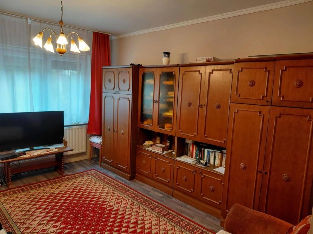 Elad� ig�nyes ikerh�z Ny�regyh�za Borb�ny�n csendes k�rnyezet!