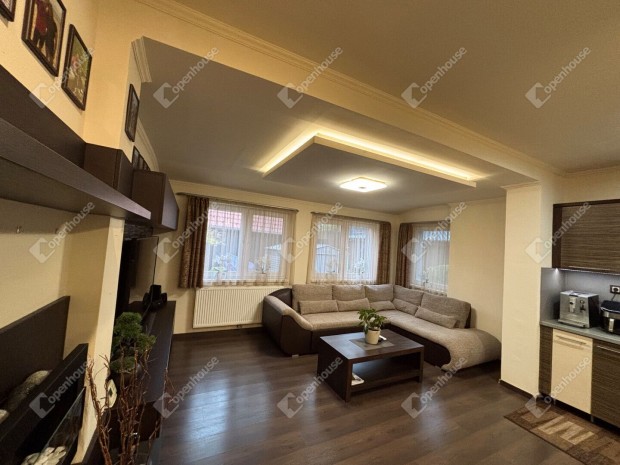 Elad� ig�nyesen fel�j�tott csal�di h�z �csen!