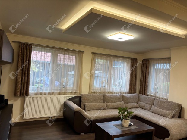 Elad� ig�nyesen fel�j�tott csal�di h�z �csen!