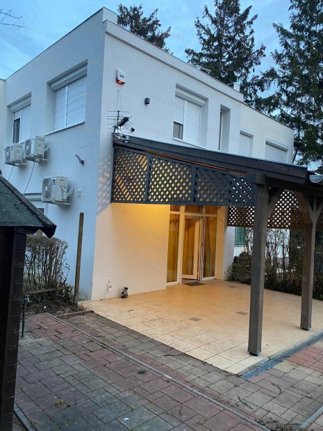 Elad� ig�nyesen fel�j�tott nyaral� Si�fokon!