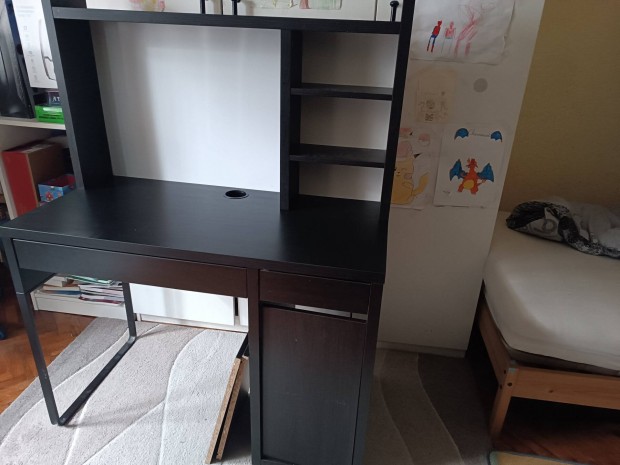 Elad ikea micke irasztal.
