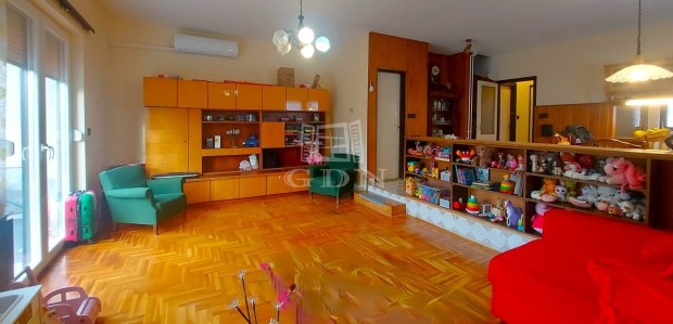 Elad� ikerh�z Budapest XVII. ker�let, Mad�rdomb