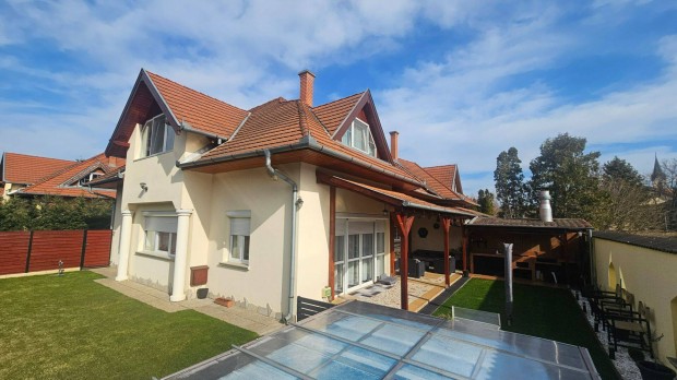 Elad� ikerh�z Cs�m�r z�ld�vezet�ben