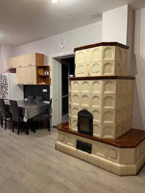 Elad� ikerh�z Debrecen Fal�ger