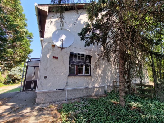 Elad� ikerh�z Galgah�v�z, F� �ton