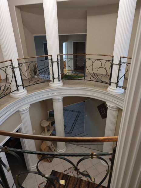 Elad� ikerh�z Ny�regyh�za