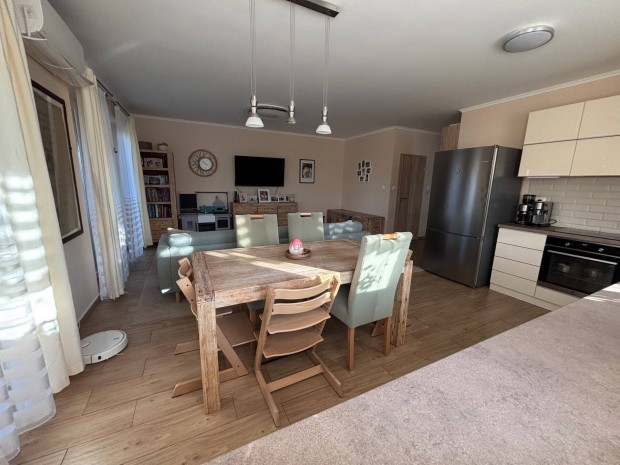 Elad� ikerh�z Szom�d T�k�t utca