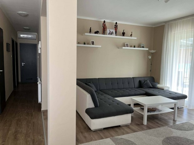 Elad� ikerh�z, Nagytarcsa, Zsurl� utca