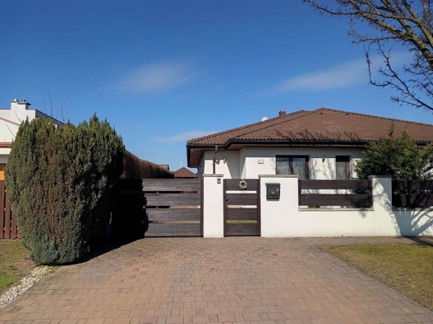 Elad� ikerh�z a Duna lak�parkban