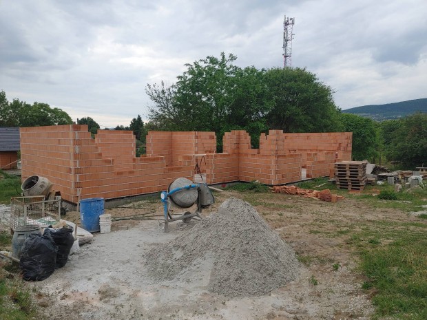 Eladó ikerház fél a varázslatos szentendrei szigeten