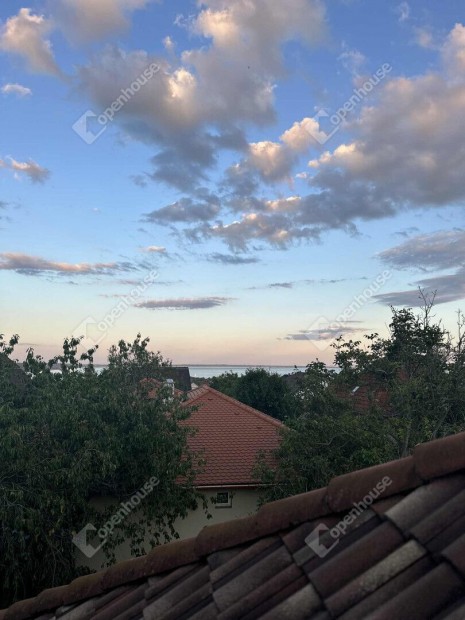 Elad� ingatlan, Balatonalm�di