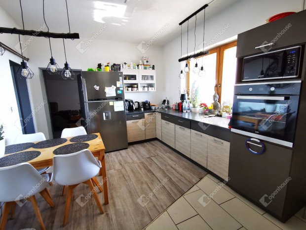 Elad� ingatlan, Csopak