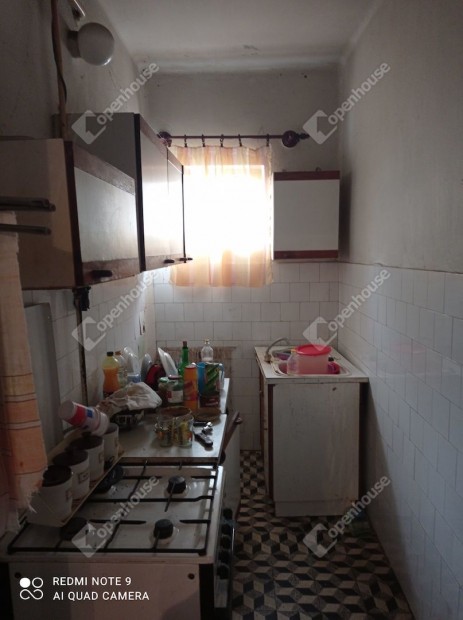 Elad� ingatlan, Cs�rnyef�ld