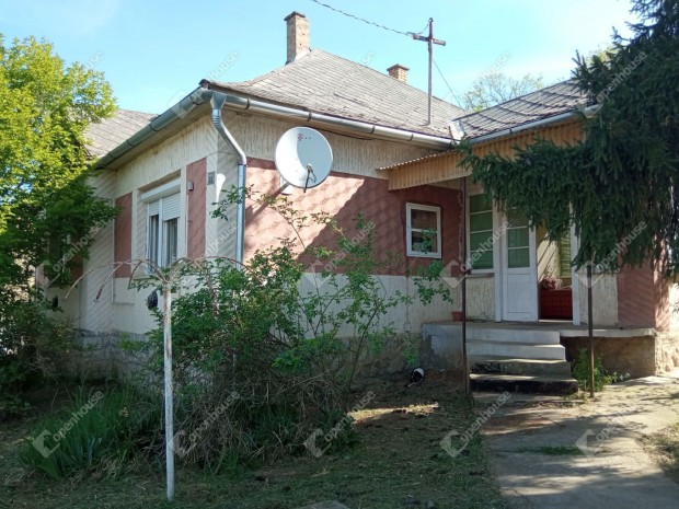 Eladó ingatlan, Döbrököz