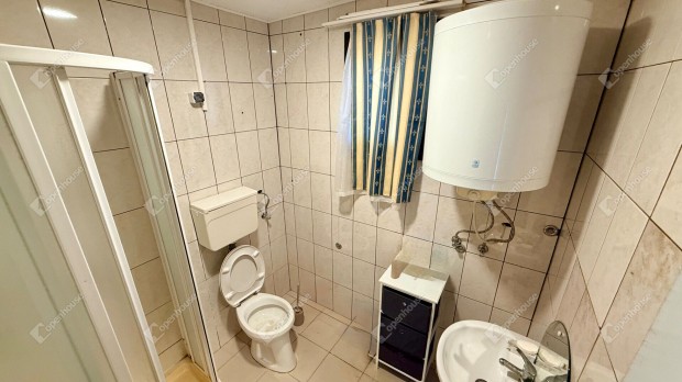 Elad� ingatlan, Gomba