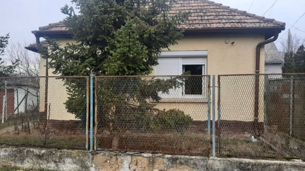 Elad� ingatlan, Szentm�rtonk�t�n