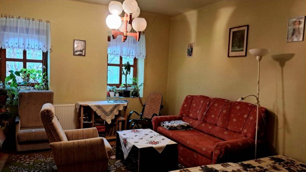 Elad� ingatlan a M�tra l�b�n�l