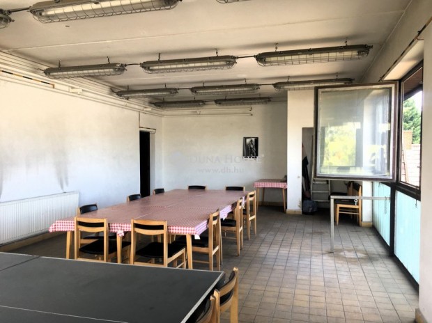 Elad� ipari, Devecser