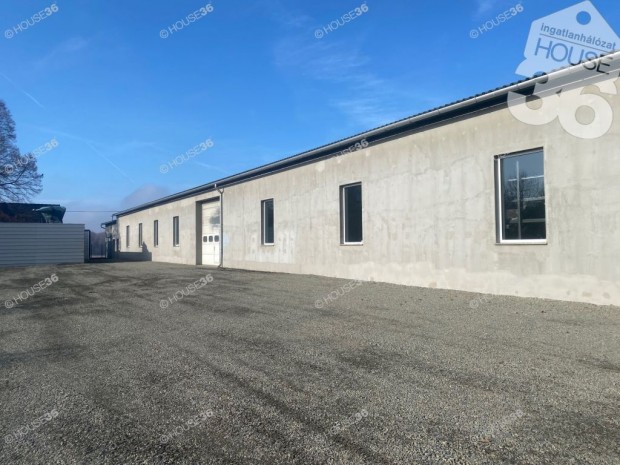 Elad� ipari csarnok kiv�l� adotts�gokkal!