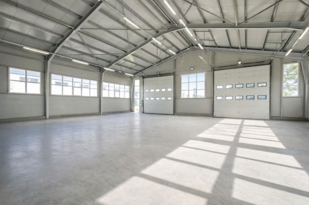 Elad� ipari ingatlan Iszkaszentgy�rgy