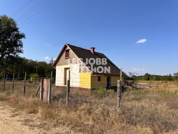 Eladó ipari telephely Nyársapáton