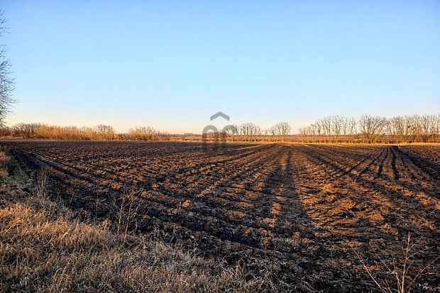 Elad� ipari ter�let �jfeh�rt�n