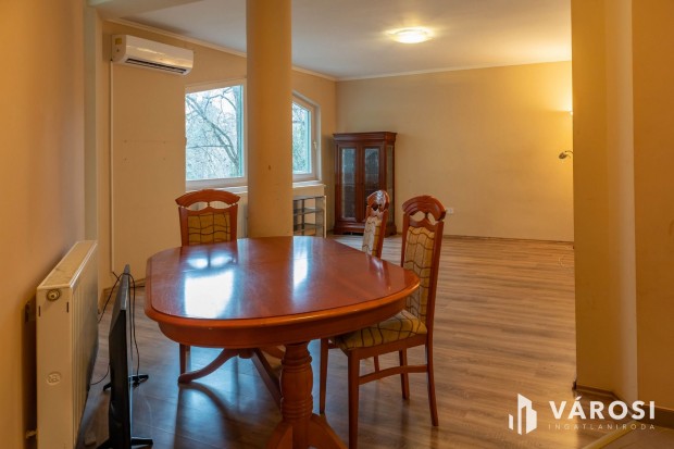 Elad� iroda Orosh�za belv�ros�ban