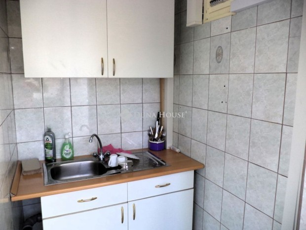 Elad� iroda, G�rdony