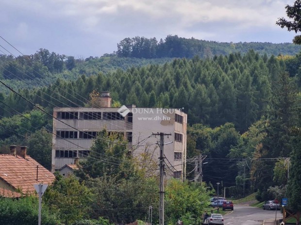 Elad� iroda�p�let, Farkaslyuk