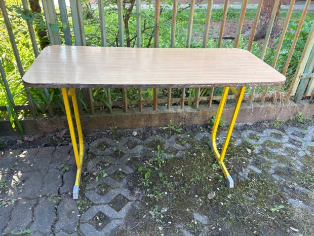 Eladó iskolai pad