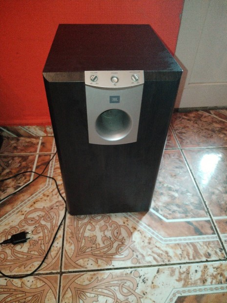 Elad jbl sub 138.