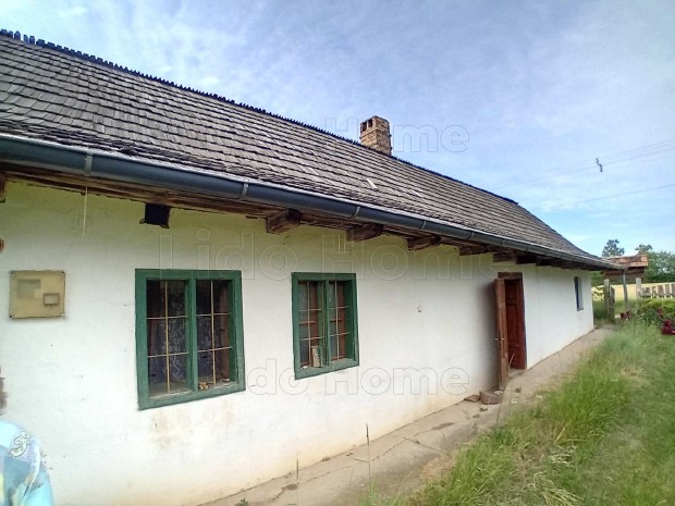 Eladó jó állapotban lévő vályogház Nyalkán