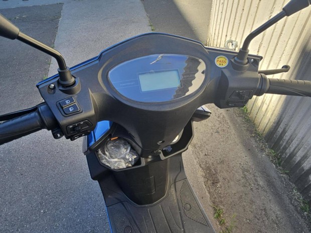 Eladó jó állapotú Z-Tech ZT-36 LUNA segédmotoros elektromos robogó