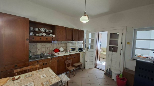 Elad� j� �llapot� csal�di h�z Dabroncon csendes k�rnyezetben!