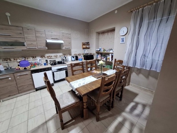 Elad� j� �llapot� csal�di h�z Lengyelt�tiban, panor�m�s kil�t�ssal!