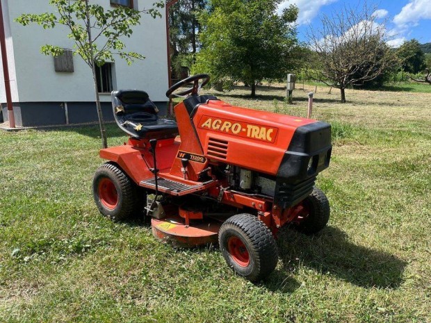 Eladó jó állapotú használt Agro-Trac Westwood T1200 fűnyíró traktor