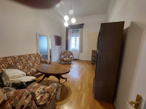 Elad� kaposv�ri belv�rosi polg�ri t�gla lak�s