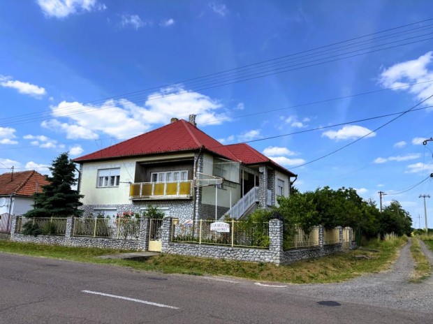 Elad� kar�csondi csal�dih�z